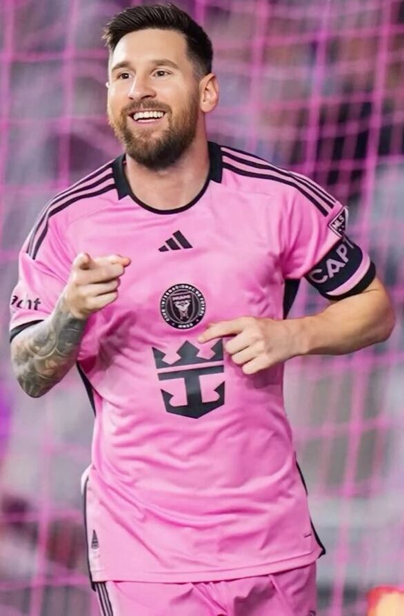 Messi hits 894 goals